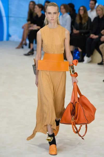 Look 34